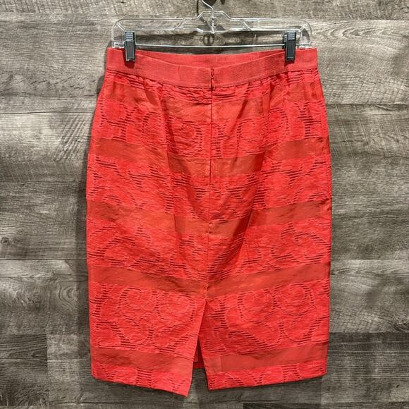 Ann Taylor lined Pencil Skirt in a texture fabric just gorgeous. - Picture 4 of 9